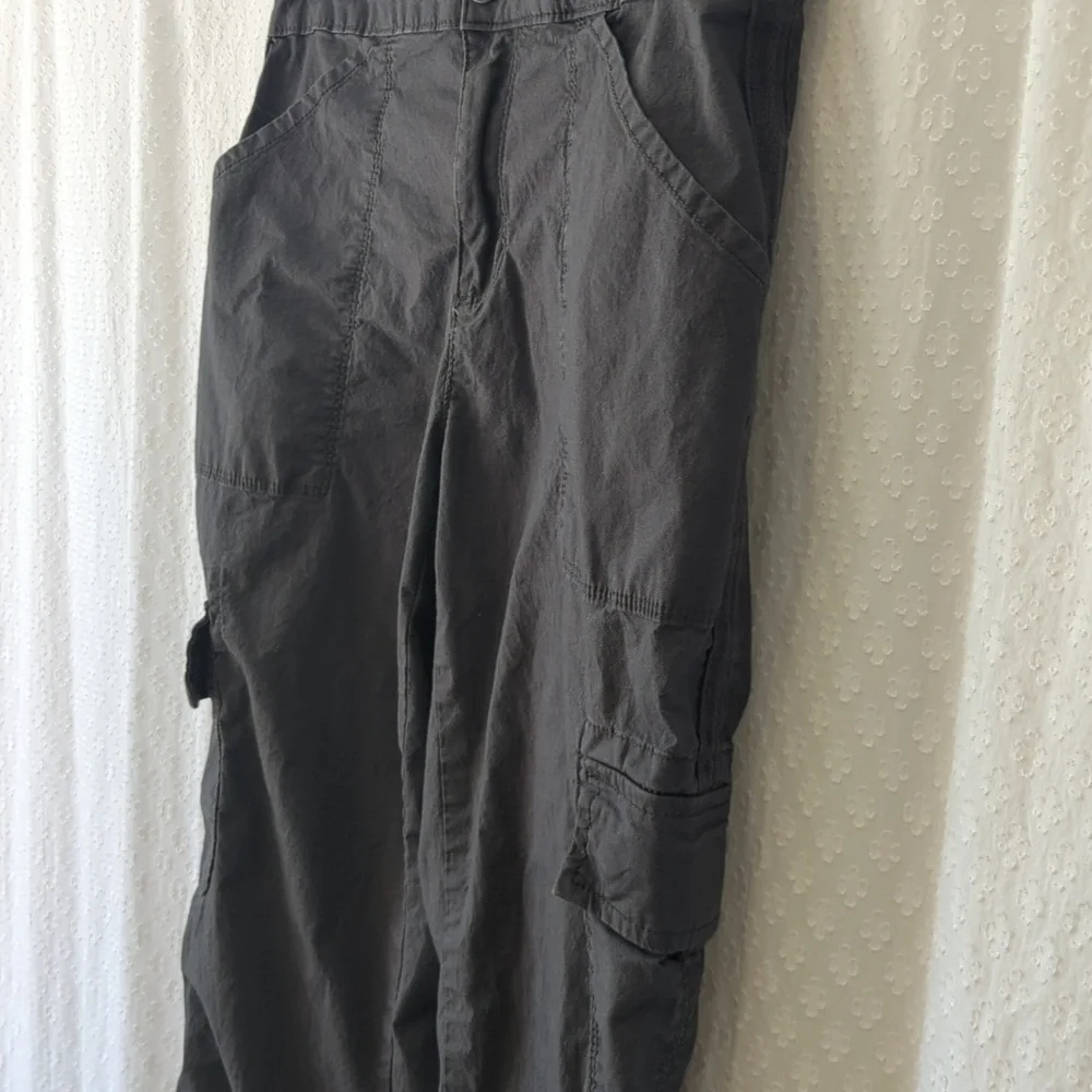 Social Standard By Sanctuary Dark Blue Grey Cargo Capris, Women's Small - Picture 2 of 7